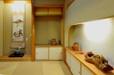 床の間の和室用の材料は節の無い柱や床柱など、どれも特別な材料ばかりです。